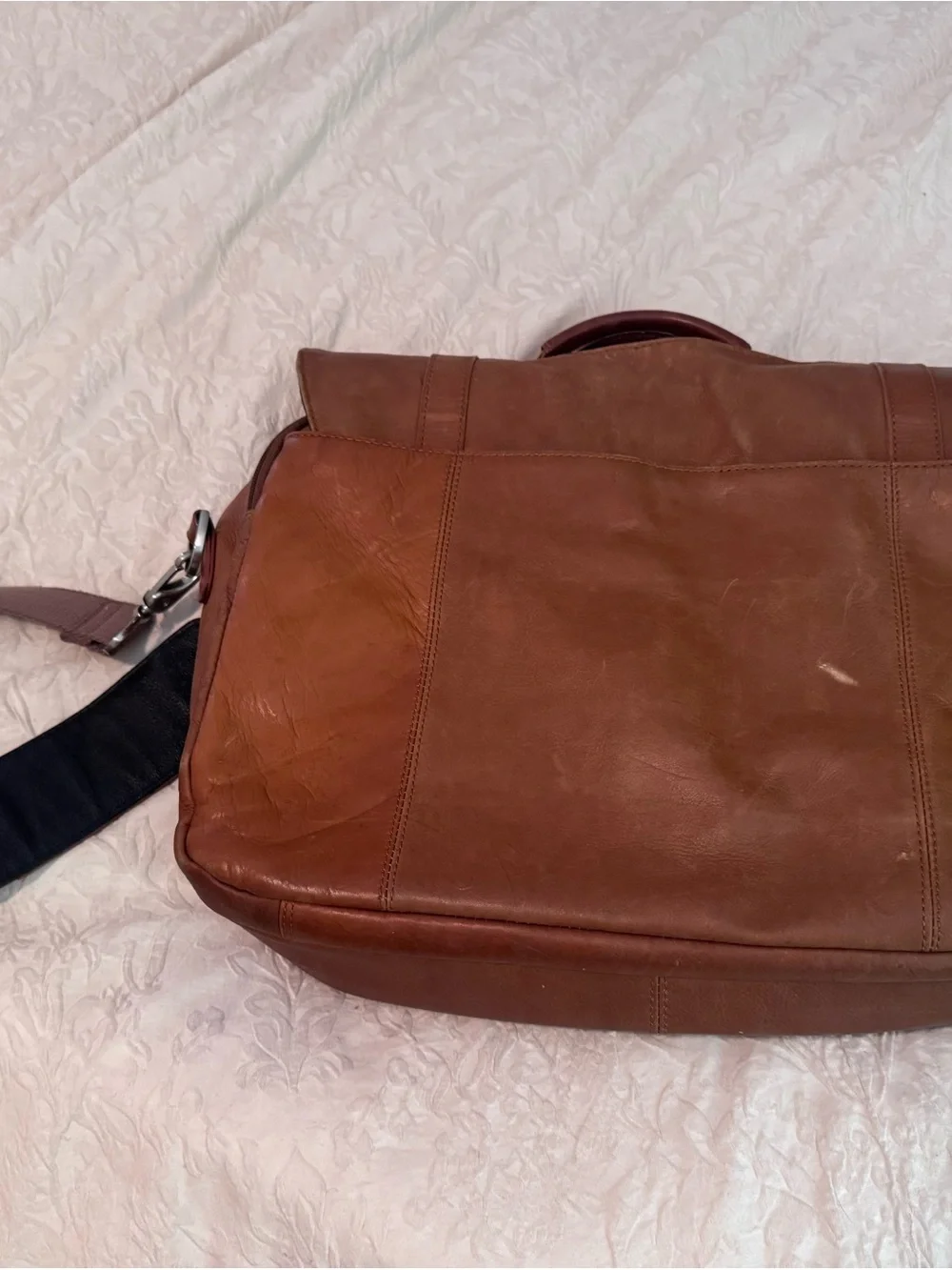 Kenneth Cole Reaction Cognac Leather Messenger Bag